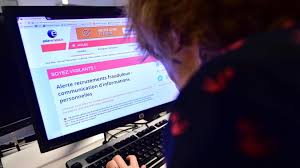 Pôle emploi is a french governmental agency which registers unemployed people, helps them find jobs and provides them with financial aid. Ecuires Attention A L Arnaque A La Fausse Offre D Emploi