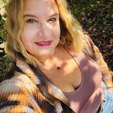 Gretchen Bloom's Instagram, Twitter & Facebook