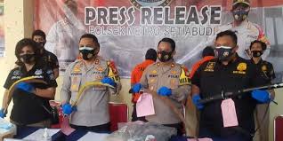 Peneliti ingin melakukan kajian tentang 7 Penyebab Tawuran Antar Pelajar Dan Upaya Untuk Mengatasinya Penting Diketahui Merdeka Com