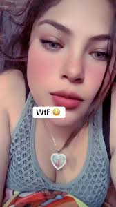 Solo me hace ser más blanca y con ojos azules 🙄 jajaja aunque ya los tengo  verdes 😐 #mejor como soy #natural #filtros #tik_tok #filtrosdetiktok