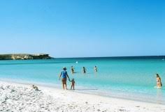 Dal capo mannu si sviluppano le falesie calcaree che risalgono la costa verso nord, alternandosi a baie e spiagge. Le 10 Spiagge Da Vedere Assolutamente Nell Oristanese Sardegna Remix