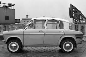 昭和の名車 116 マツダ キャロルは軽自動車とは思えないオーバークオリティの機構を採用した webモーターマガジン マツダ キャロル マツダ 名車