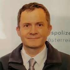 neuanfang #nextstep #karrierewechsel #mutzurveränderung #frauenimberuf  #lebenohneuniform #perspektivenwechsel