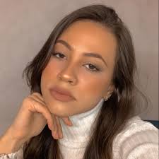 Evelyn Lima's Instagram, Twitter & Facebook