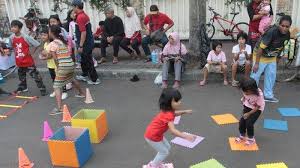 Banyak sekali warisan budaya yang mengandung nilai luhur dan patut untuk dilestarikan. Berita Foto Mahasiswa Gencarkan Permainan Tradisional Di Tengah Maraknya Permainan Modern Warta Kota