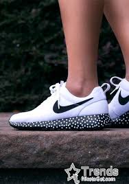 Black And White Polka Dot Shoes Women S Nike Nike Roshe Run Mesh Black White Polka Dot Sole Womens Mens Shoes Featured Nike Roshe Run Running Shoes Nike Nike Shoes Outlet Nike