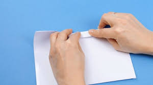 Jika menggunakan kad stok, saya cadangkan berat kurang daripada 100 lb sebagai kertas berat yang lebih ringan akan lebih mudah dilipat dan dipatuhi. 3 Cara Untuk Membuat Amplop Wikihow