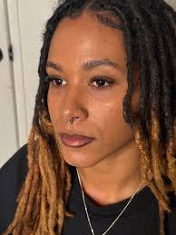 Allison Shuck's Instagram, Twitter & Facebook