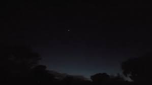 Unexplained Florida Man Films Fast Moving Light In The Sky Daily Mail Online