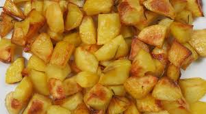 Le patate al forno sono uno dei contorni più semplici e classici, che si preparano in tutte le case, con pochi ingredienti e pochissimo tempo di preparazione! La Ricetta Speciale Per Le Patate Al Forno
