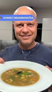 RECEPT NA POCTIVOU DOMÁCÍ BRAMBORAČKU, S příchodem podzimu a chladnějšího  počasí přijde pořádná poctivá polévka určitě vhod. Uvařte si se mnou  skvělou domácí bramboračku a vychutnejte si tu pravou ...