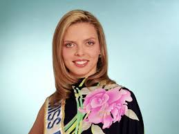 Et si son écharpe de miss france est dorénavant bien loin, sylvie tellier n'a cependant pas raccroché, puisque la jeune femme est aujourd'hui la directrice générale de la société miss france. Instant Vintage Quand Sylvie Tellier Posait Pour Tele S Tele Star