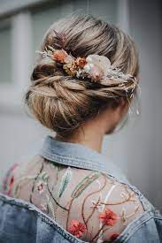 Berlin Wedding 3 Ideen Fur Eine Kleine Urbane Outdoor Hochzeit Hochzeitsblog The Little Wedding Corner In 2020 Hochzeitsfrisur Dutt Frisur Braut Brautfrisur