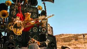 Nel film max rockatansky unisce le forze con la guerriera furiosa per sfuggire ad immortan joe, leader di un culto , e al suo esercito. Mad Max Fury Road Guitar Guy Full Scenes Good Quality Mad Max Fury Road Mad Max Fury Mad Max