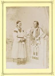Einwohner Von Krasna Bezirk Nadwirna In Galizien Csterreich Ungarn Mann Und Frau In Traditioneller Kleidung Studioaufnahme Passepartou In 2020 Painting Art Decor