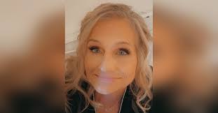 Gina Medeiros's Instagram, Twitter & Facebook