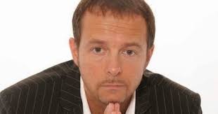 Celebrity friends might be wax figures. Award might not exist. BS  repeatedly called. : r/quityourbullshit