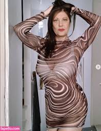 Italian ex-showgirl turned MILF  Linda Lorenzi  linda_lorenzi_official  Nude Leaked OnlyFans Photo 9 - Fapello