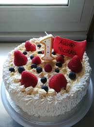 Benvenuti, in questa page potrete trovare un po' di tuo ciò che riguarda promozioni , premi, concorsi e consigli su acquisti. Torta Di Compleanno Con Pan Di Spagna Crema Pasticcera Decorazioni Di Panna E Frutta Fresca Foto Di Dulcis In Fabula Ponte San Pietro Tripadvisor