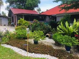 Rumah berganti rumah, perut dan poket terisi penuh dengan makanan dan duit raya! Ilham Media Deko Raya Rumah Kampung Kredit Ramlah Facebook