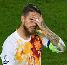 Entspricht die trikot spanien em 2016 der stufe an qualität, die sie in diesem preisbereich erwarten? Geschmacksverirrung Als Hatten Sich Die Spanier Aufs Trikot Gekotzt Welt