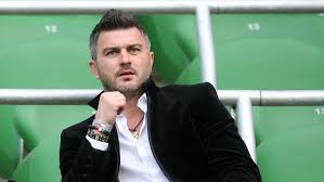 ˈmixaw ʐɛvˈwakɔf , 22 nisan 1976 doğumlu) polonyalı eski polonya milli futbol takımına kaptanlık yapan ve şimdiye kadarki en çok üçüncü futbolcusu olan defans oyuncusu. Michal Zewlakow Wstrzymalbym Sie Z Ocenami Brzeczka Wywiad Reprezentacja Polski