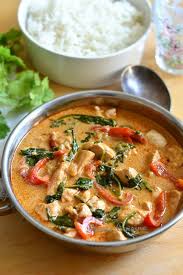 Parfums Et Saveurs Thailandaises Au Menu Ce Poulet Au Curry Thai Est Une Recette Pleine De Saveurs Qu Poulet Au Curry Thai Recette Poulet Curry Poulet Curry