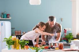 Contamos con taller de carpinteria propio para la realizacion de trabajos y modificaciones de forma rapida. Taller De Cocina Solidario Online A Favor De Cruz Roja Yo Soy Mujer
