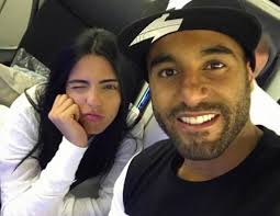أعلن كرة القدم البرازيلي لوكاس مورا عن قدوم مولوده الثاني من زوجته البرازيلية واللبنانية الأصل لاريسا سعد. Ø£Ø³Ø±Ø§Ø± Ø§Ù„Ù†Ø¬ÙˆÙ… Ù„ÙˆÙƒØ§Ø³ Ù…ÙˆØ±Ø§ ÙŠÙ†ØªØ¸Ø± Ù…ÙˆÙ„ÙˆØ¯Ù‡ Ø§Ù„Ø£ÙˆÙ„ Ù…Ù† Ø²ÙˆØ¬ØªÙ‡ Ø§Ù„Ù„Ø¨Ù†Ø§Ù†ÙŠØ©