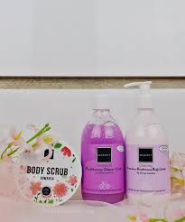 Jika anda ingin membuat kulit putih cerah dan bersih berseri, lakukan treatment dengan lulur badan di rumah. Review Scarlett Brightening Shower Scrub Body Lotion Dan Body Scrub Racun Warna Warni