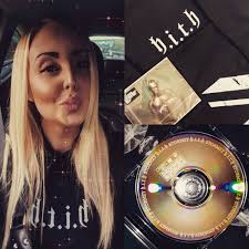 Amber Giles (@Mizz3Stripes)