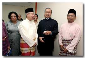 Koleksi yang tak lapuk dek hujan dan tak lekang dek panas. Baju Melayu