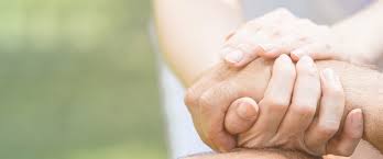 Zitternde Hande Ursache Auspragung Und Therapie Pflegebox