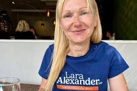 Lara Alexander's Instagram, Twitter & Facebook