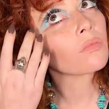 natasha lyonne's hands (@nlyonnehands)