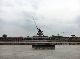 Skate Spot Porn: Pragues Stalin Plaza - Quartersnacks