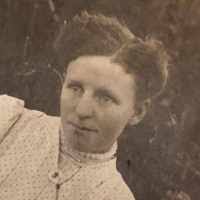 Edith Worthington's Instagram, Twitter & Facebook