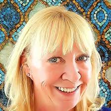 Dash 6 speed 3 quart mixing bowl with suction cups to hold it in place.  Pink mixer but the top part of the mixer has faded into a light Salmon  color, which