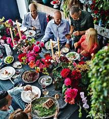 Thanksgiving is just around the corner, but there's no need to spend a lot of time or money on a fancy centerpiece for the dinner table. Weekend Notes Dinner Party Summer Paella Party Dinner Party