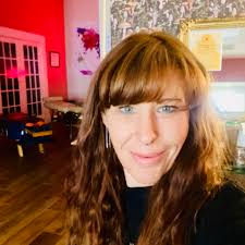 Looking for a photographer for headshots 📸 who do you recommend?