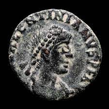 Lucernae* Valentinian II Æ Nummus VOT XV MVLT XX wreath // SMRB Rome  375