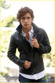 Diego boneta, natalia reyes, and mackenzie davis goofing around on the set of tdf. Pretty Little Liars Tv Show Photo Diego Boneta Diego Boneta Pretty Little Liars Beautiful Men