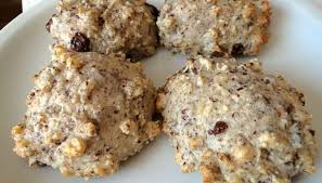 Preparazione dei biscotti con farina di mandorle. Ricetta Brutti Ma Buoni Alle Nocciole Le Ricette Di Buonissimo