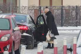 Minister adam niedzielski miłośników przyłbic odesłał na grunwald. Minister Adam Niedzielski Wozi Zone Do Pracy Sluzbowym Autem