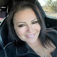 Kim Flynn's Instagram, Twitter & Facebook