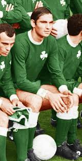 De clubkleur is groen en het logo is een klaverblad. Panathinaikos F C Wikiwand