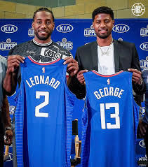 Kawhi leonard is nicknamed the klaw for the massive mittens that allow him to do so much on the court. 6 7 Kawhi Leonard Standing Next To 6 9 Paul George Hmmmmm Laclippers