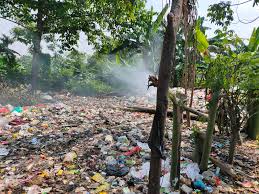 Tempat pembuangan akhir (tpa) atau tempat pembuangan sampah (tps) ialah tempat untuk menimbun sampah dan merupakan bentuk tertua perlakuan sampah. Kokok Dirgantoro On Twitter Timbul Banyak Tempat Pembuangan Sampah Liar Tanah Kosong Dijadikan Lokasi Pembuangan Sampah Ini Lokasi Saya Temukan Di Kelurahan Pondok Cabe Ilir Pamulang Tangsel Maafkan Wajah Saya Yg Ala Kadarnya Ini