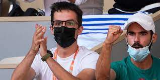 Η μαρία σάκκαρη πέρασε στους «8» του roland garros, την δευτέρα το απόγευμα, και στο πλάνο του σκηνοθέτη εμφανίστηκε ο κωνσταντίνος μητσοτάκης, γιος του πρωθυπουργού κυριάκου μητσοτάκη, να πανηγυρίζει τη νίκη της. Maria Sakkarh Deite Ton Kwnstantino Mhtsotakh Na Panhgyrizei Stis E3edres Toy Rolan Gkaros Eikones Ellada Iefimerida Gr