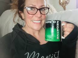 This is my favorite season, MARDI GRAS! Thank you Gail Dunmyer for helping  me replace my favorite mug. 🥰🥰